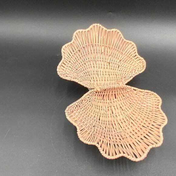 Rare Vintage Wicker Clam Shell with Seashells Storage 1990's - Picture 6 of 9